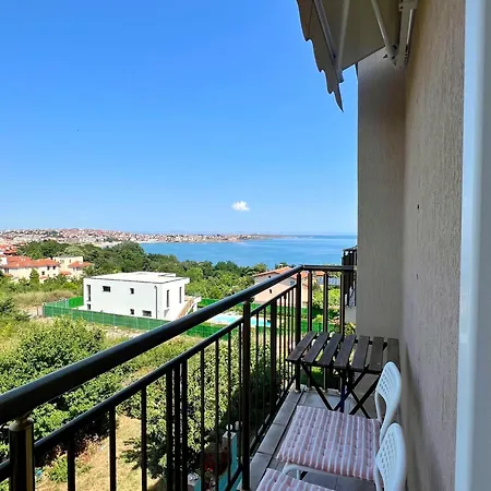 Luna Seaview Lejlighed *